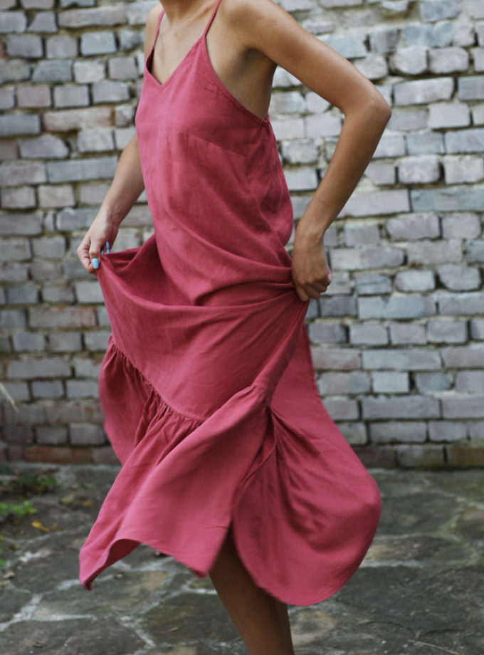 Sukienka na ramiączkach z falbaną Flamenco w Polu- Malinowy Sen