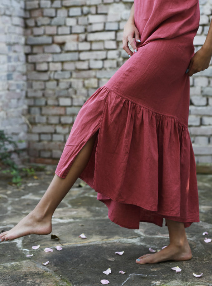 Sukienka na ramiączkach z falbaną Flamenco w Polu- Malinowy Sen