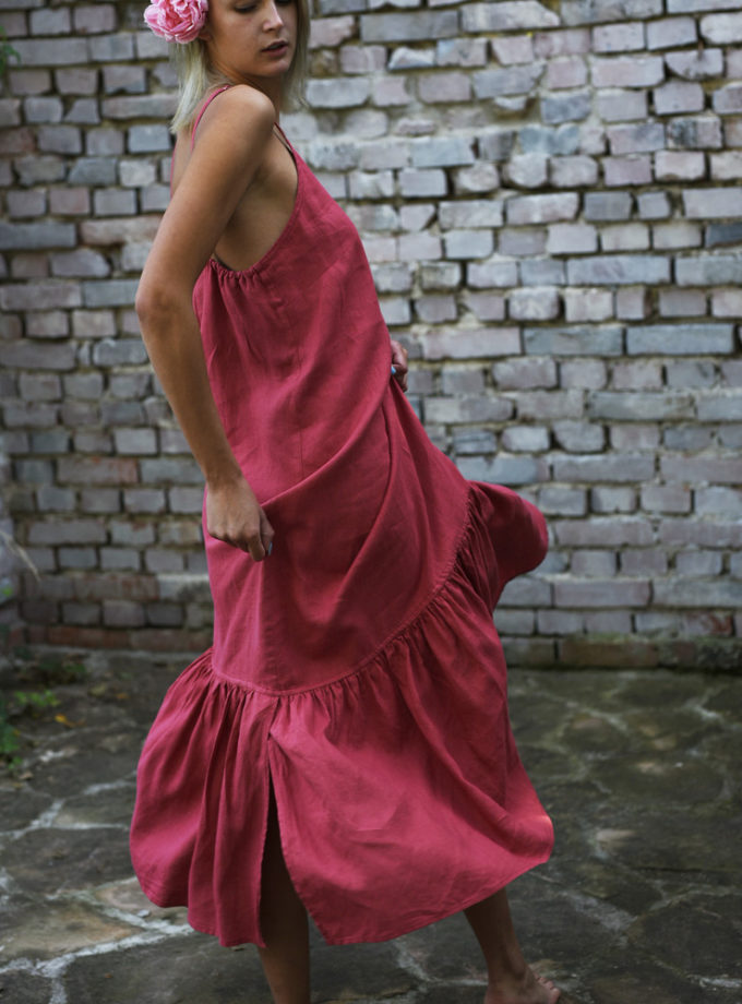 Sukienka na ramiączkach z falbaną Flamenco w Polu- Malinowy Sen