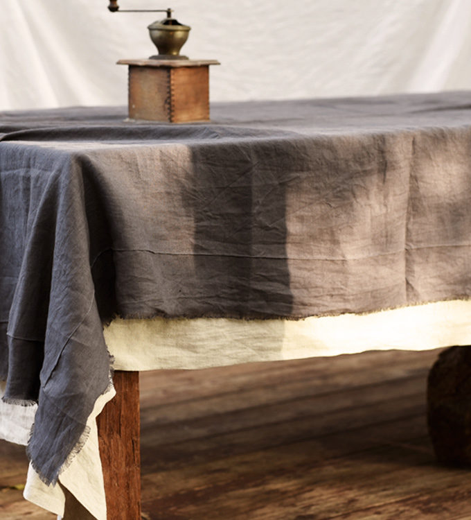 .Lniany obrus Dzikie Pola - charcoal grey