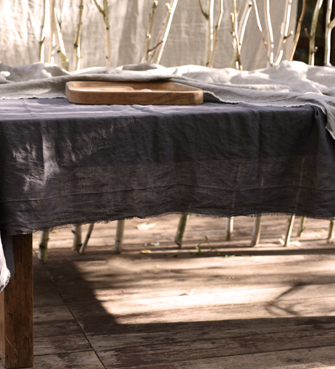 .Lniany obrus Dzikie Pola - charcoal grey