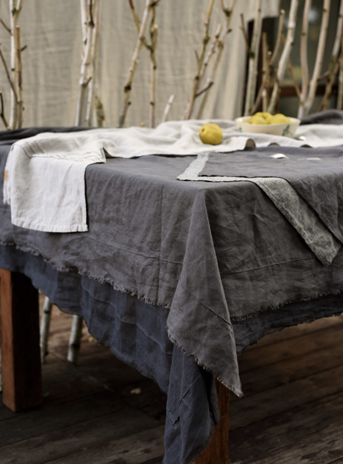 .Lniany obrus Dzikie Pola - charcoal grey