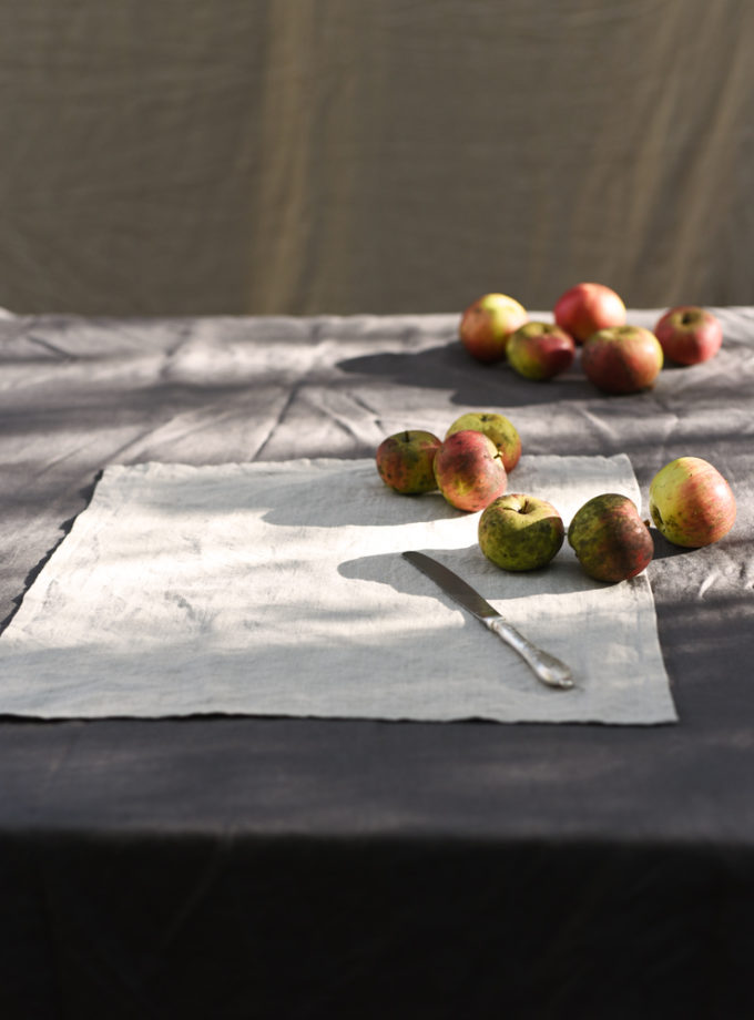 .Lniany obrus Dzikie Pola - charcoal grey