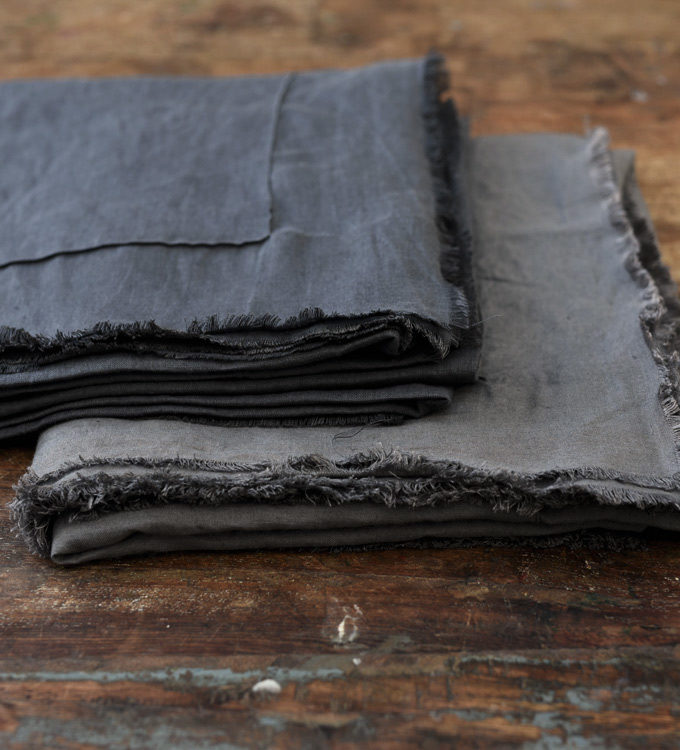 .Lniany obrus Dzikie Pola - charcoal grey