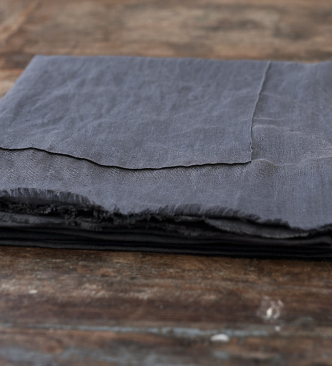 .Lniany obrus Dzikie Pola - charcoal grey