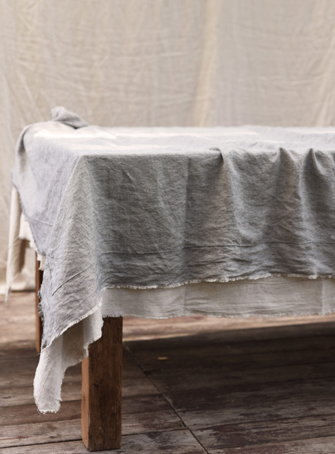 Lniany obrus Dzikie Pola - słomkowe paski