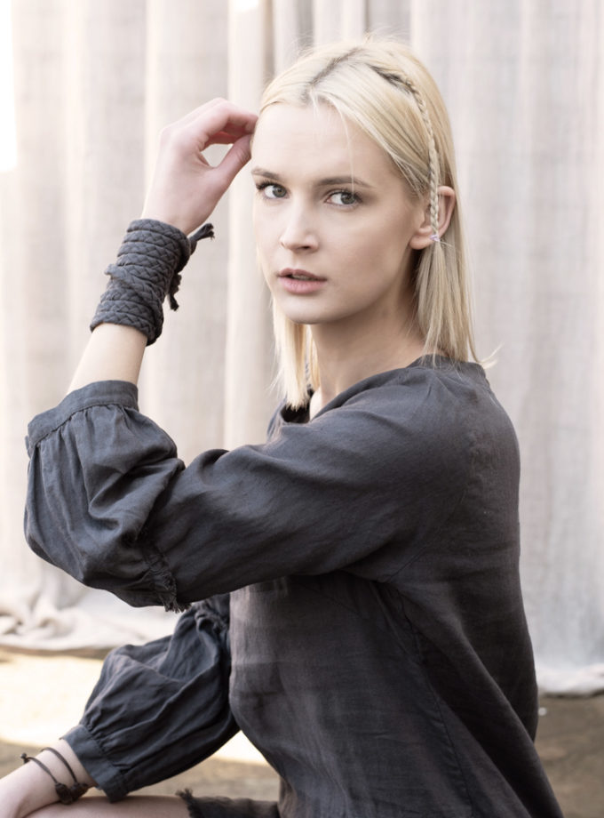 Lniana krótka sukienka Zapleciona