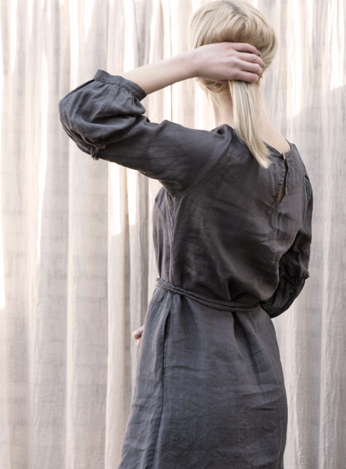 Lniana krótka sukienka Zapleciona