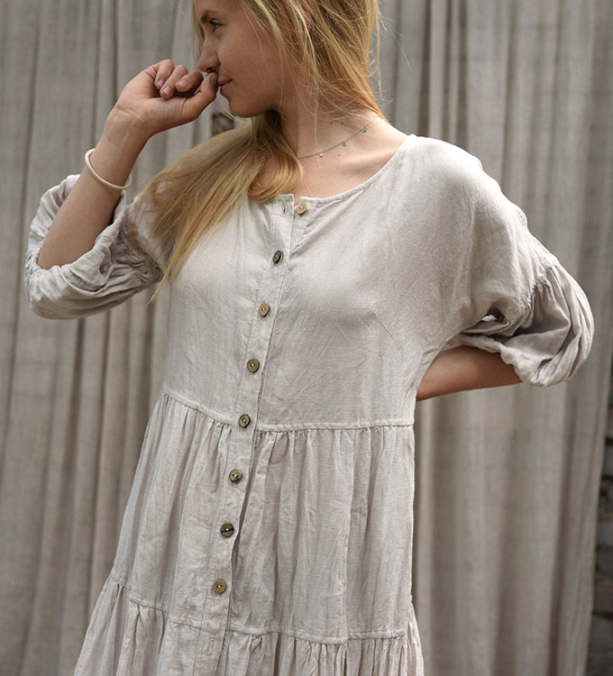 Lniana długa sukienka z falbanami Falami