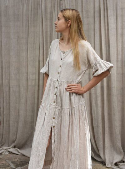 długa sukienka zapinana na guziki