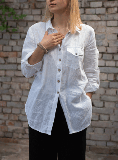 biała koszula z lnu w rozmiarze midi dla modnych kobiet ceniących naturalność