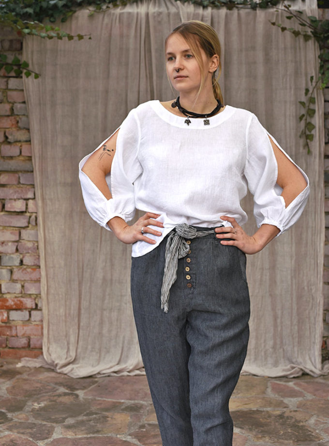 Lniana bluzka Biała ToPola z rozcięciem na rękawach