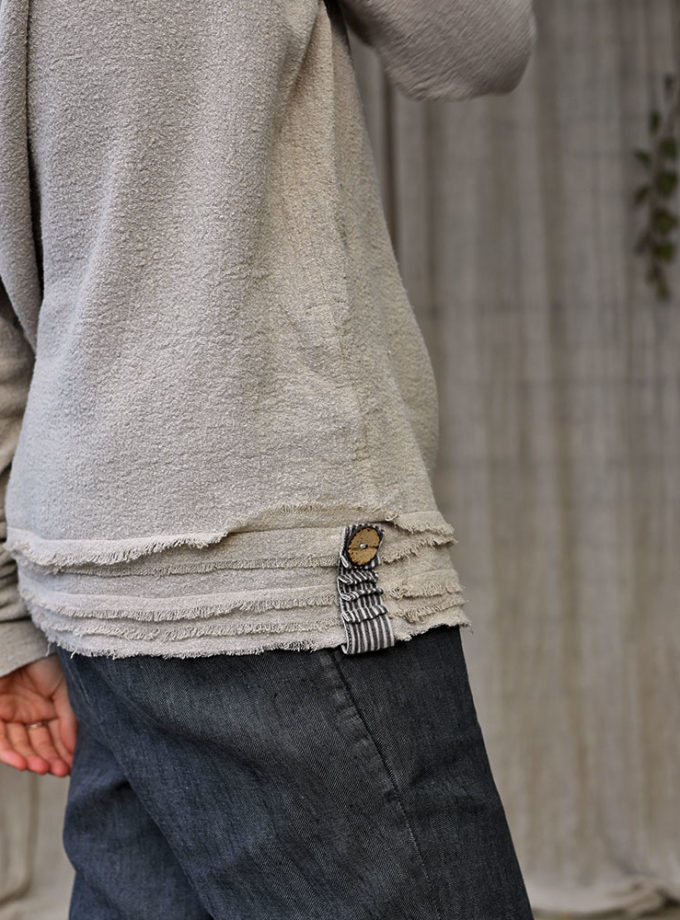 Ciepła bluza z obszernym golfem z krepy lnianej - Szron