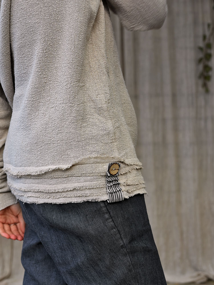 Lniana bluza z uszyta z naturalnej krepy lnianej z postrzepionym wykonczeniem dolu