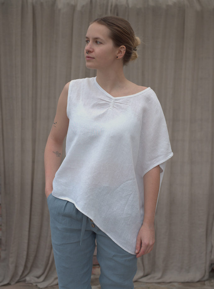 Asymetryczna luźna lniana bluzka z krótkim rękawem