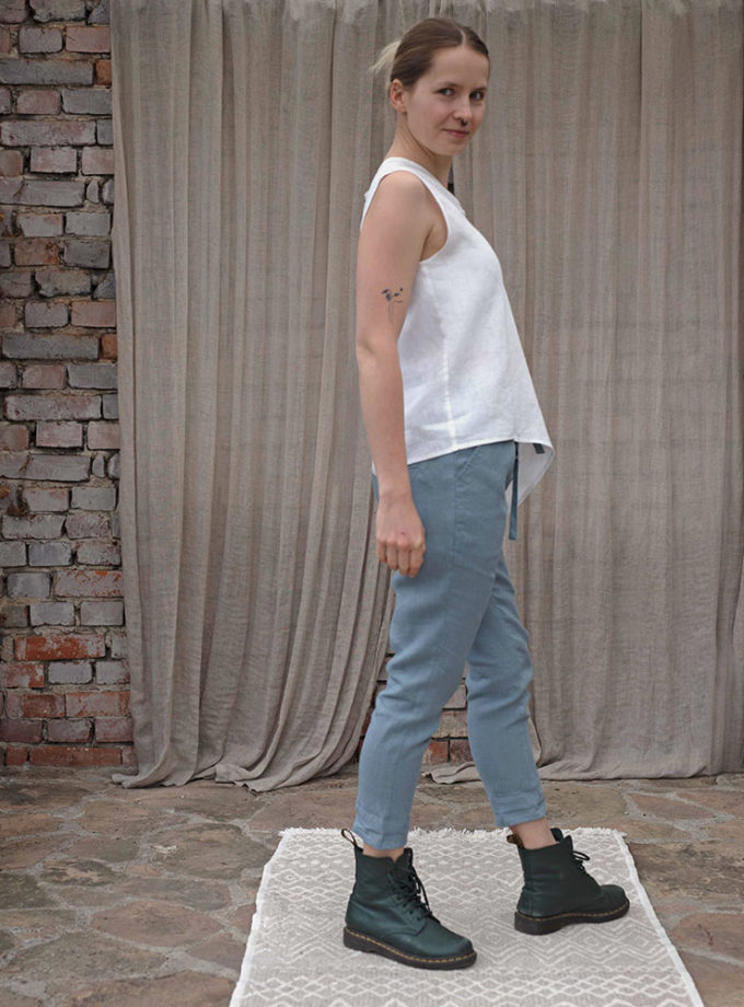 Asymetryczna luźna lniana bluzka z krótkim rękawem