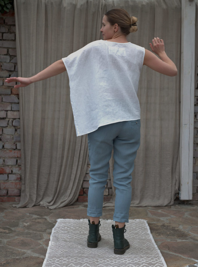 Asymetryczna luźna lniana bluzka z krótkim rękawem