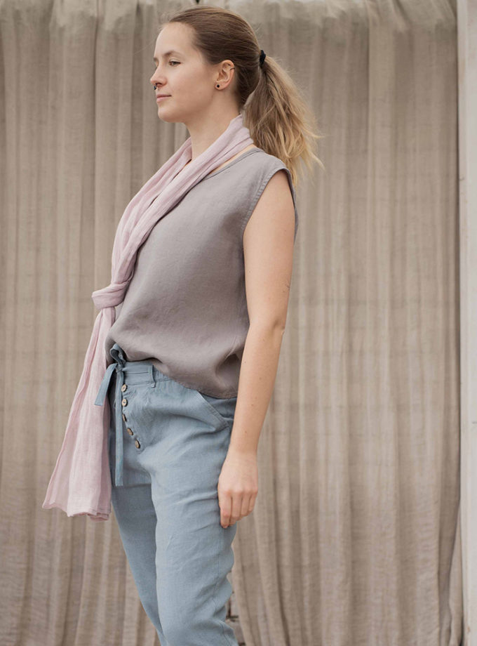 Lniany różany szal utkany z polnej mgiełki