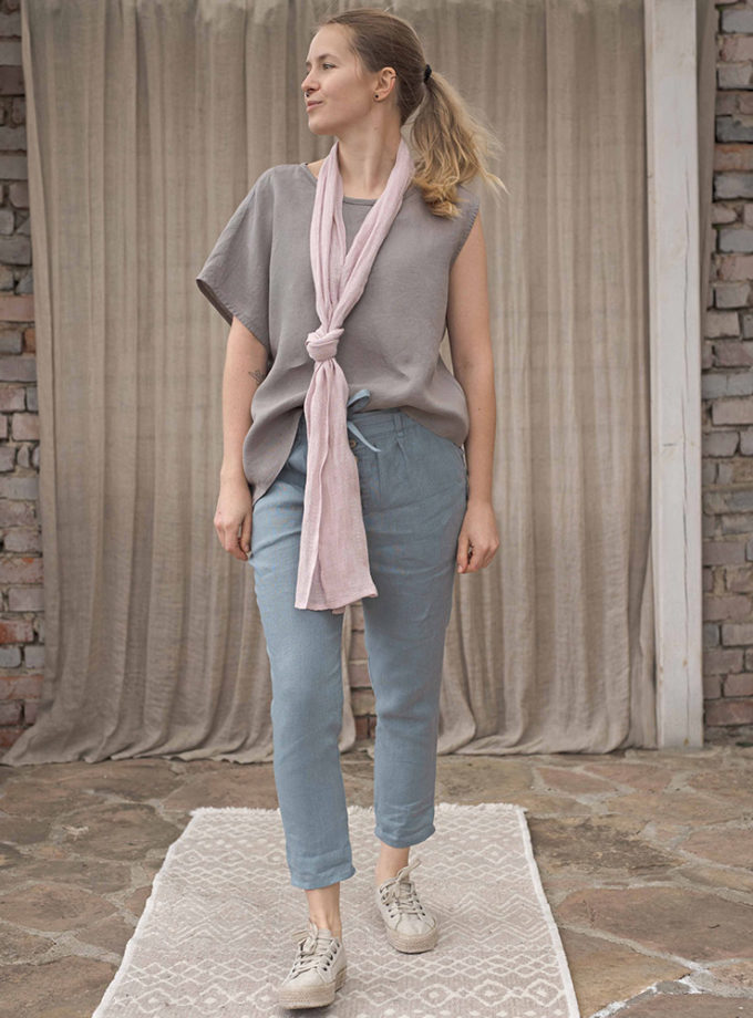 Lniany różany szal utkany z polnej mgiełki