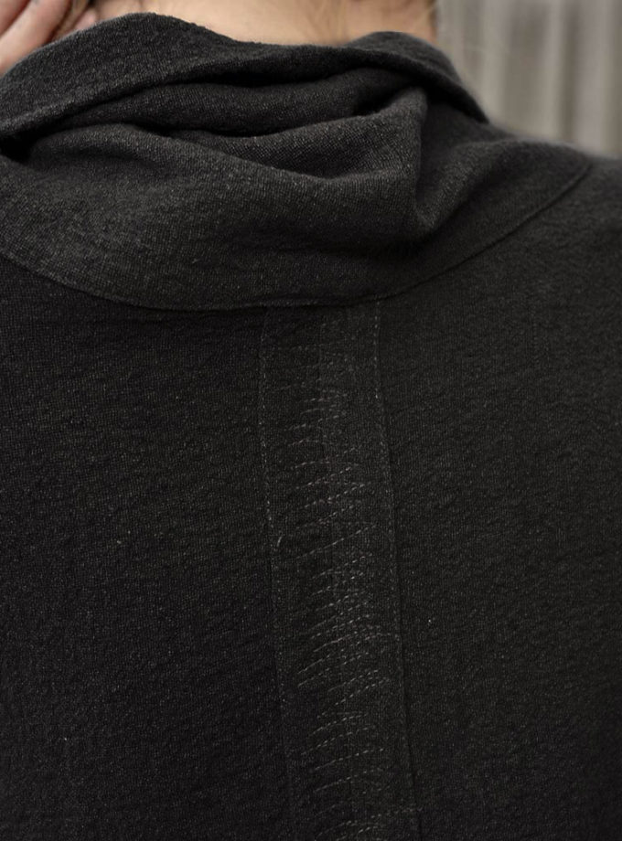 Ciepły golf z czarnej krepy lnianej - Rozcięcia Ciszy