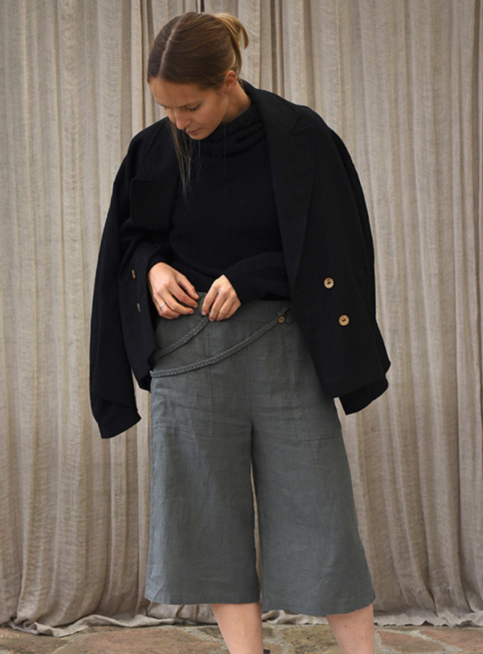 Lniane bermudy damskie w szarej zieleni - Polny Warkocz