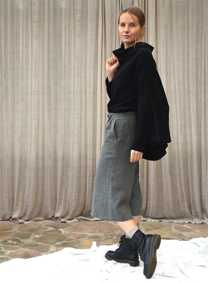 Lniane bermudy damskie w szarej zieleni - Polny Warkocz