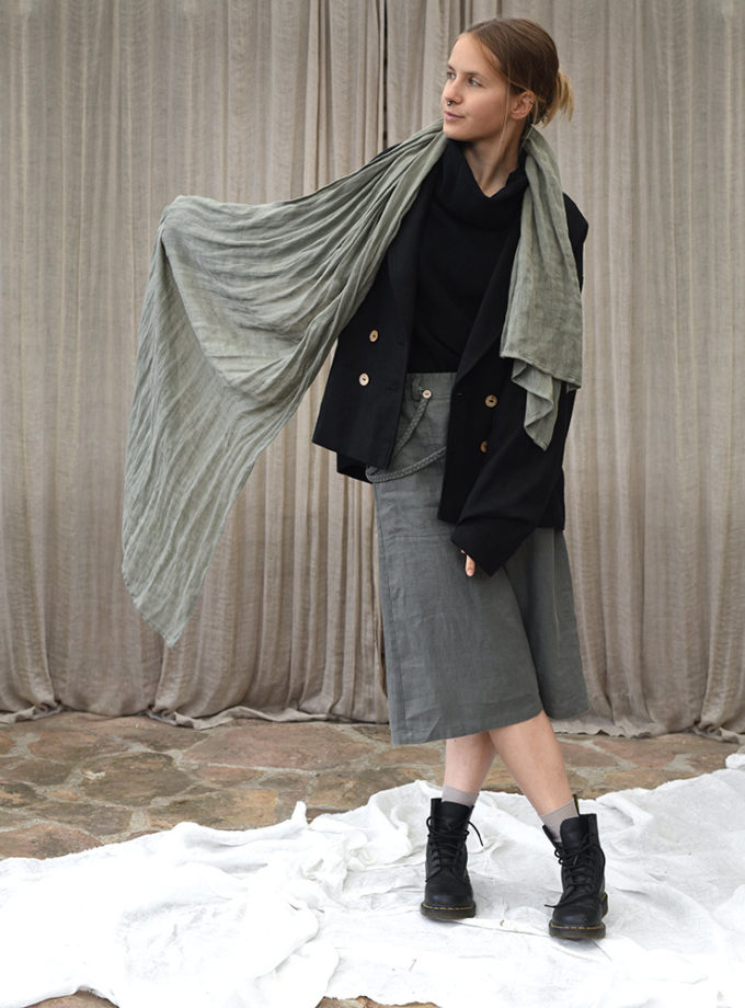 Lniane bermudy damskie w szarej zieleni - Polny Warkocz